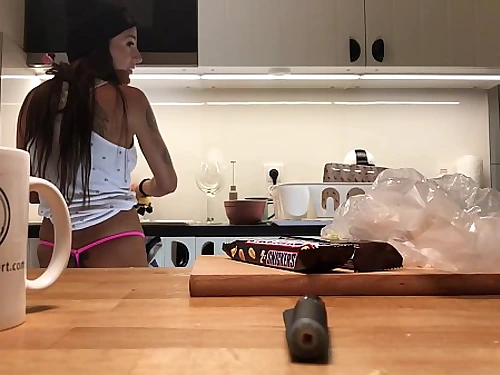 Young amateur wifey does the dishes when the hidden cam cam is on