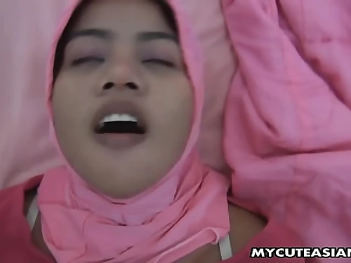 Sexy Arab with wet labia gets a good fucking Point of view