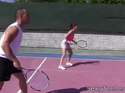 Four-way teenagers pussyfucked on tennis court